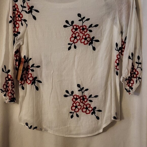 ANNE LIEGE WHITE WITH RED EMBROIDRED FLOWERS - Picture 2 of 5